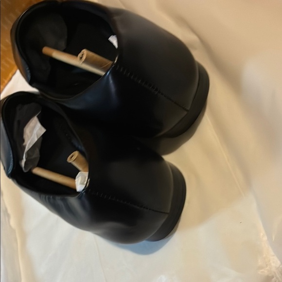 Sleek Black Leather Flats for Business - Picture 6 of 7